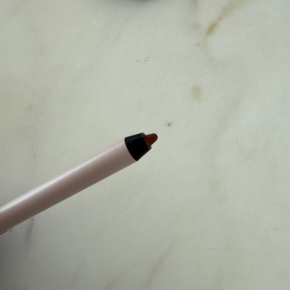 Kylie Cosmetics Plumping Lip Liner Crayon in 635 Pecan - Picture 3 of 3